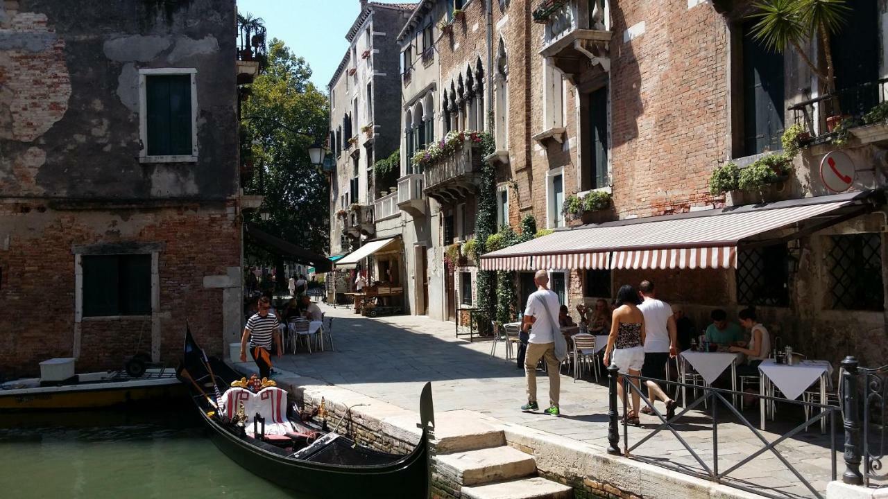 Residenza Ofelia Apartment Venesia Bagian luar foto