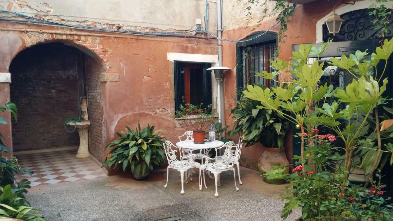 Residenza Ofelia Apartment Venesia Bagian luar foto